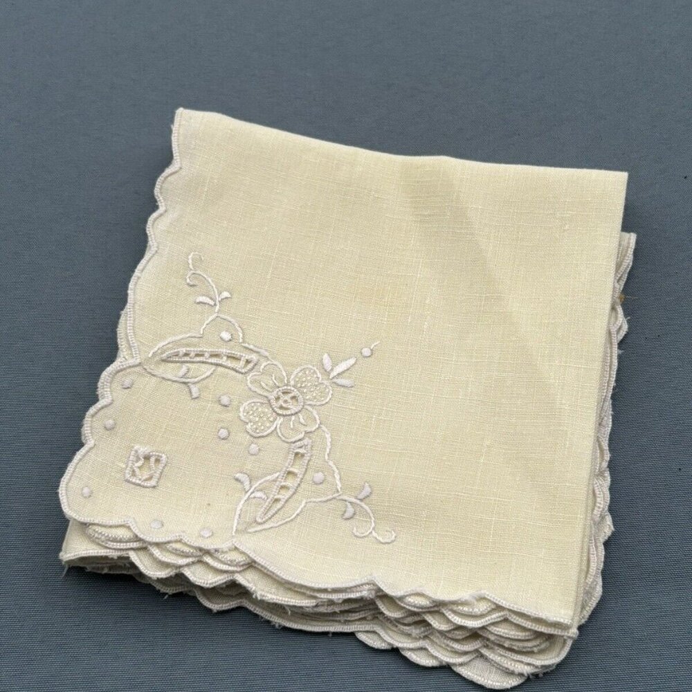 Vintage Handkerchief Hankie Set Of 4 Handmade Embroidered Handkerchiefs
